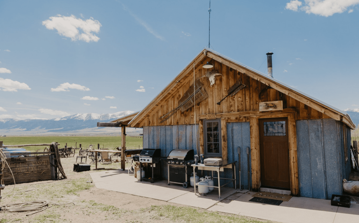 Eva's Bunk House hero image